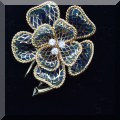 J20. Gold and diamond flower brooch. 